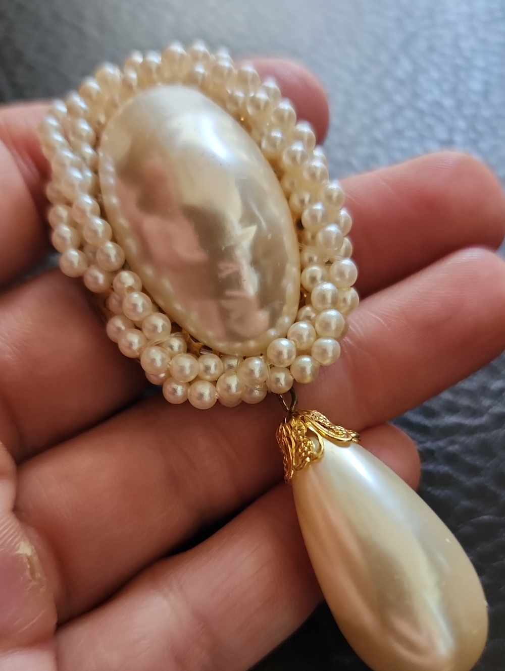 VTG Elegant Pearl Drop Gold-Tone Statement Brooch